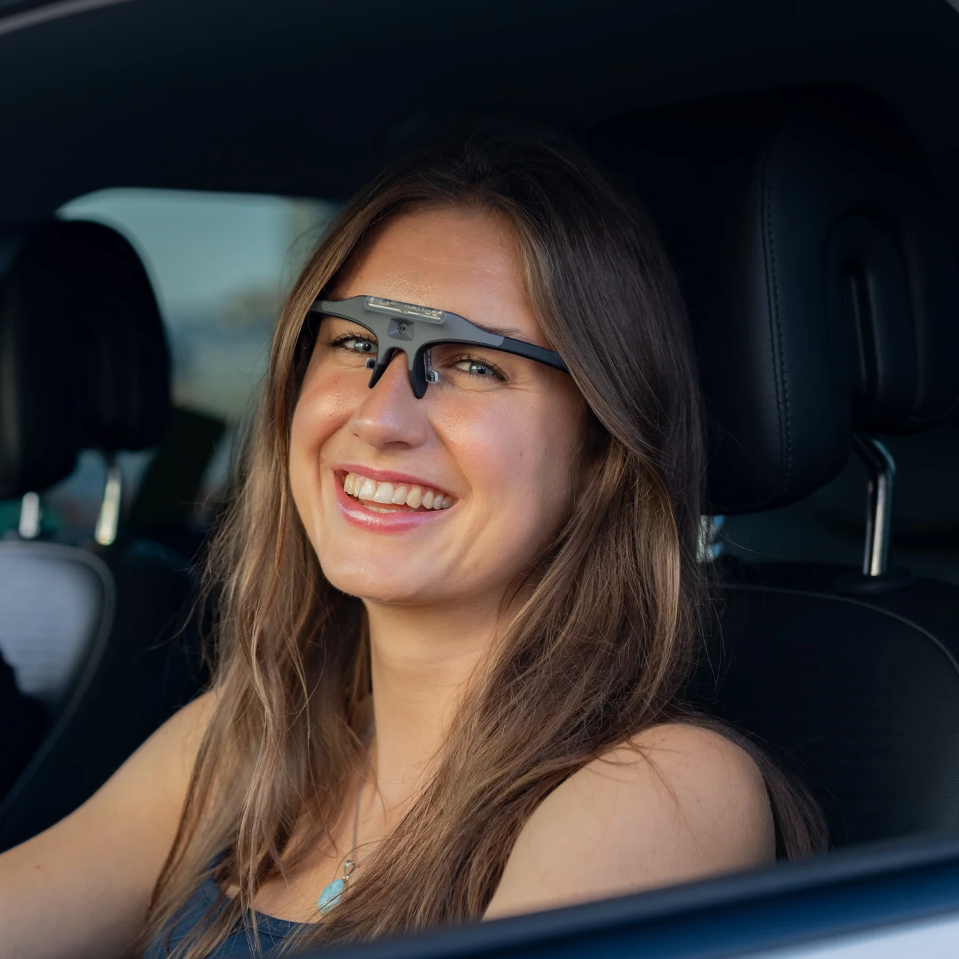 Schülerin mit Eye-Tracker